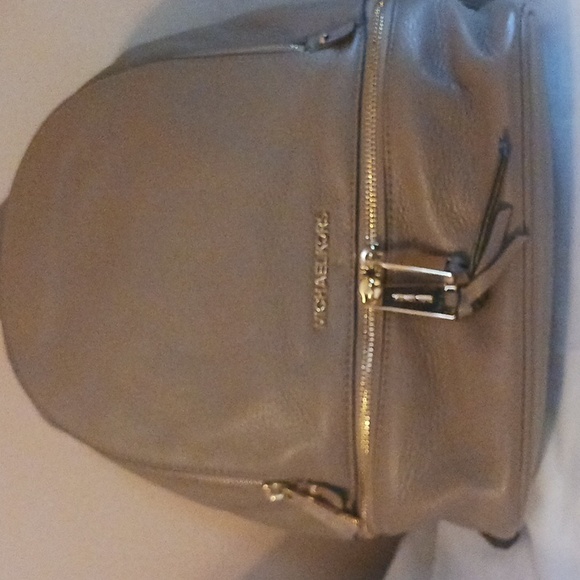 Michael kors backpack - Picture 2 of 8